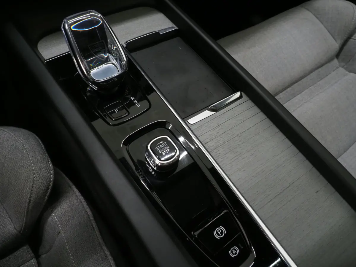 2.0 T6 Plug-in hybrid AWD Ultimate Long Range | Panoramadak | Luchtvering | Tailored Wool Blend | Trekhaak | HUD | Harman/Kardon