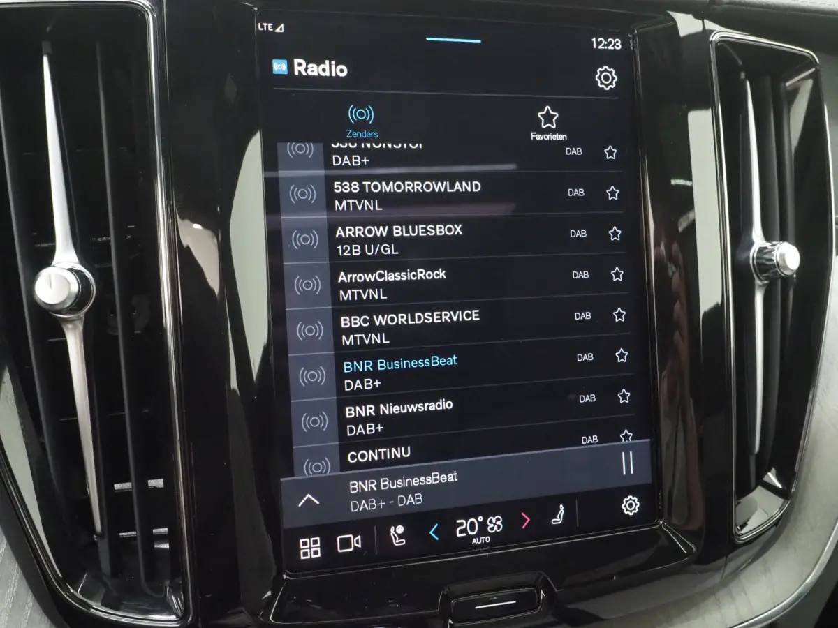 2.0 T6 Plug-in hybrid AWD Ultimate Long Range | Panoramadak | Luchtvering | Tailored Wool Blend | Trekhaak | HUD | Harman/Kardon