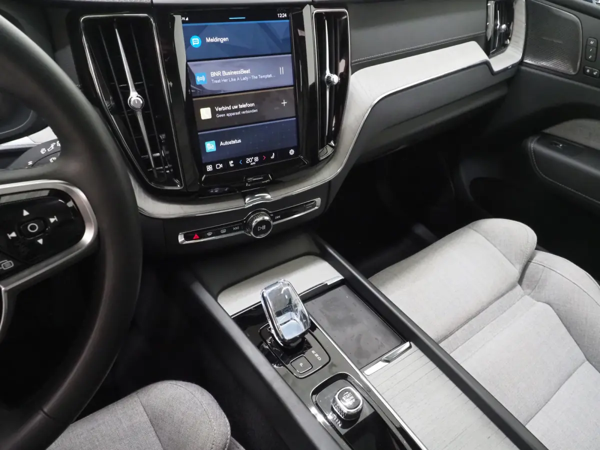 2.0 T6 Plug-in hybrid AWD Ultimate Long Range | Panoramadak | Luchtvering | Tailored Wool Blend | Trekhaak | HUD | Harman/Kardon