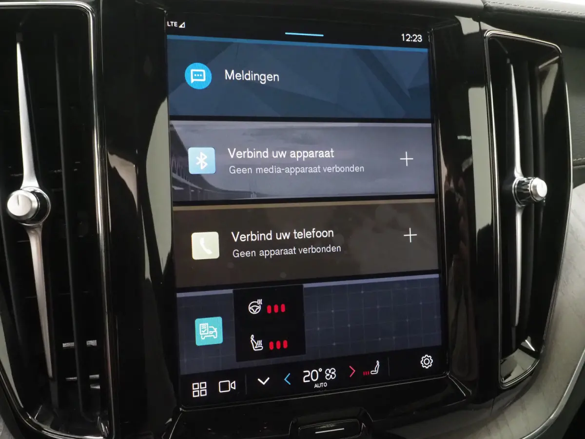 2.0 T6 Plug-in hybrid AWD Ultimate Long Range | Panoramadak | Luchtvering | Tailored Wool Blend | Trekhaak | HUD | Harman/Kardon