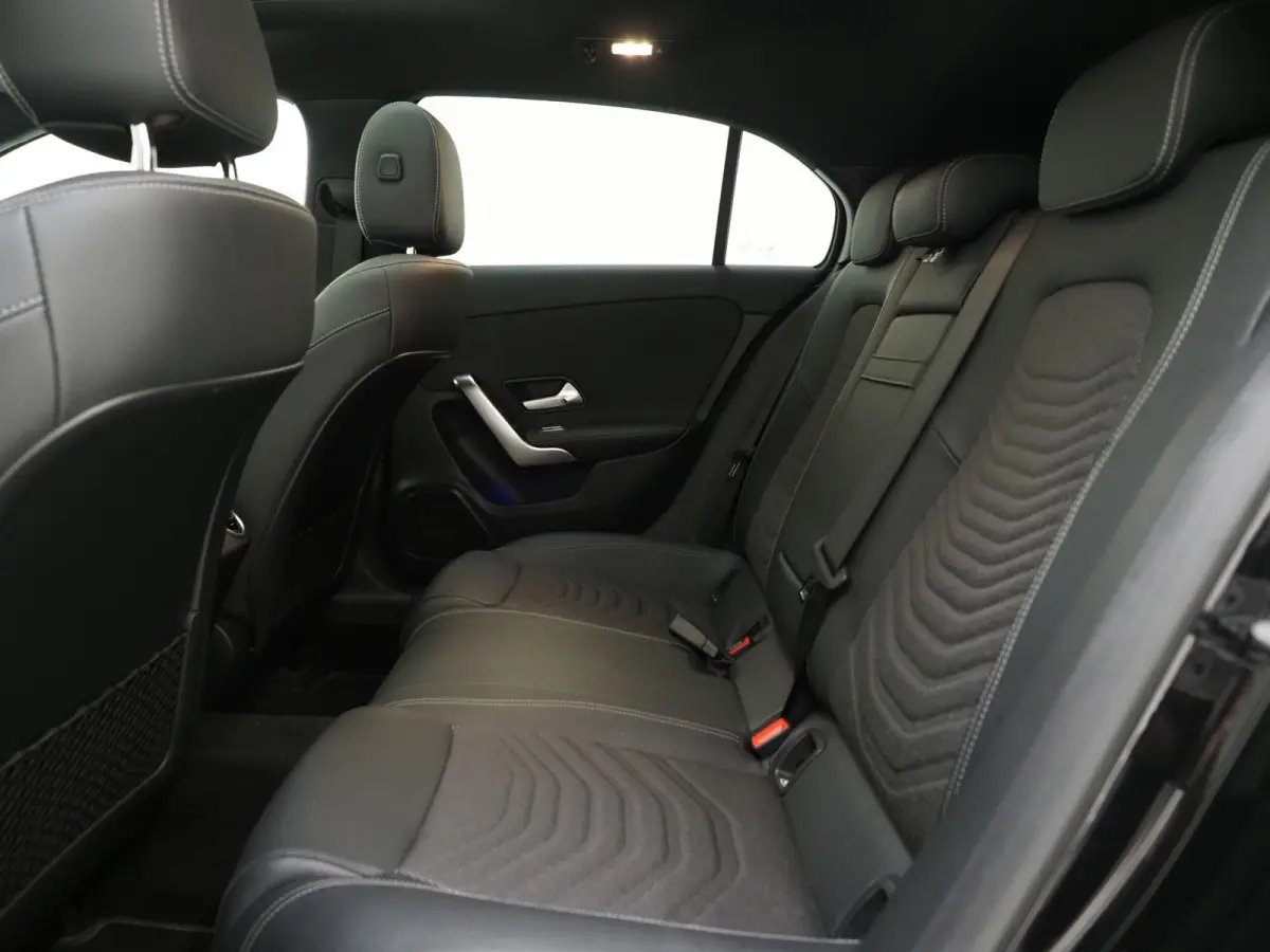 250 e Luxury Line | Panoramadak | Sfeerlicht | Camera | Keyless | Zwarte Hemel | Cruise | DAB