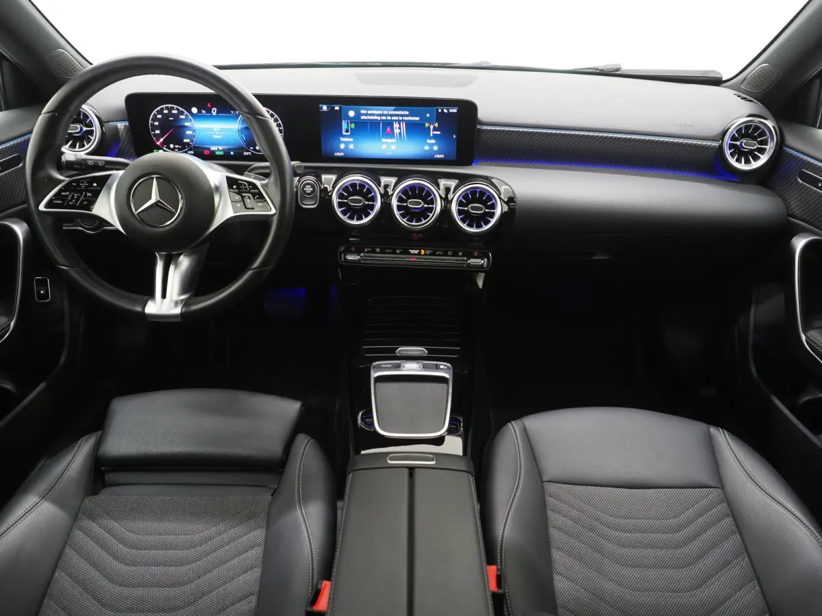 250 e Luxury Line | Panoramadak | Sfeerlicht | Camera | Keyless | Zwarte Hemel | Cruise | DAB