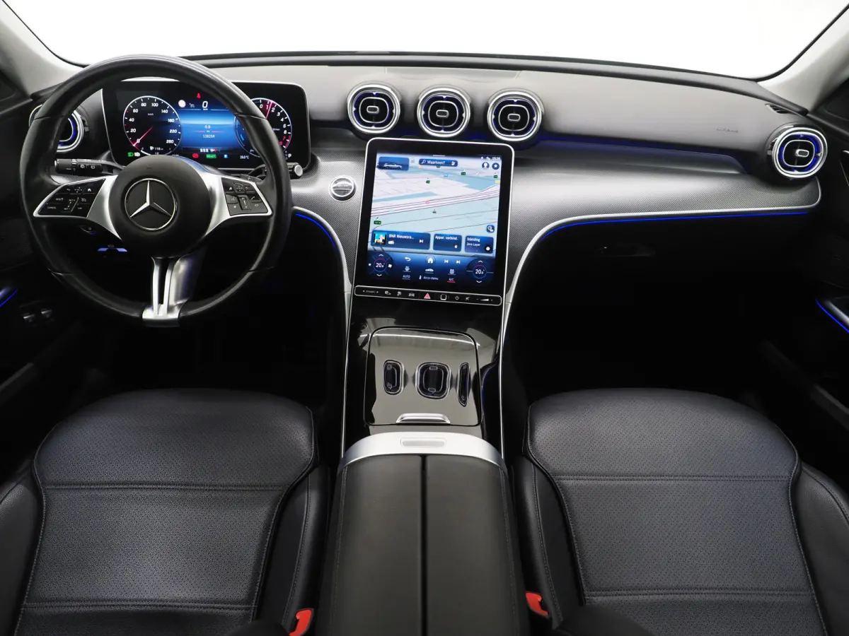 300e Avantgarde | Keyless | Trekhaak | 360 | Dodehoek | Leder | Sfeerverlichting | Carplay