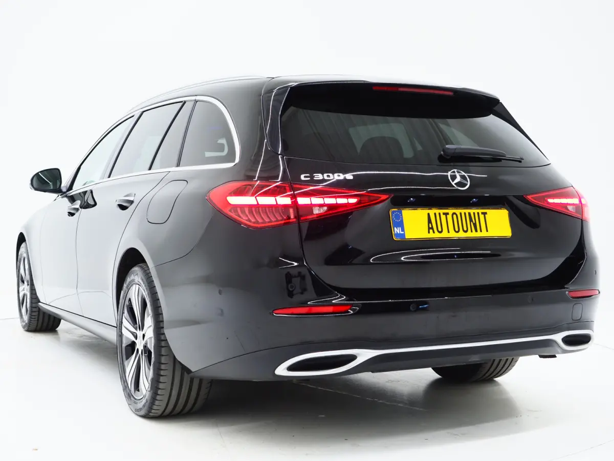 300e Avantgarde | Keyless | Trekhaak | 360 | Dodehoek | Leder | Sfeerverlichting | Carplay