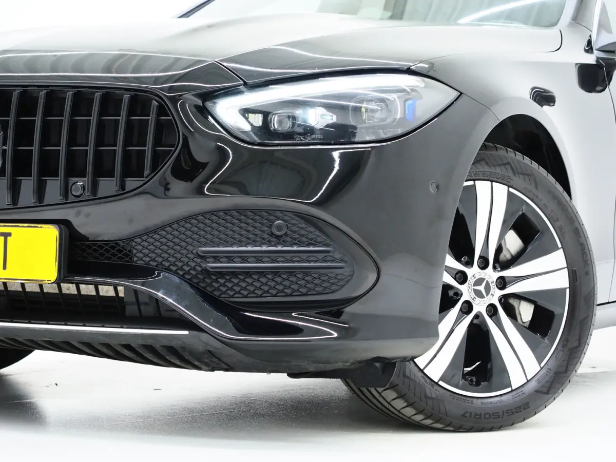 300e Avantgarde | Keyless | Trekhaak | 360 | Dodehoek | Leder | Sfeerverlichting | Carplay