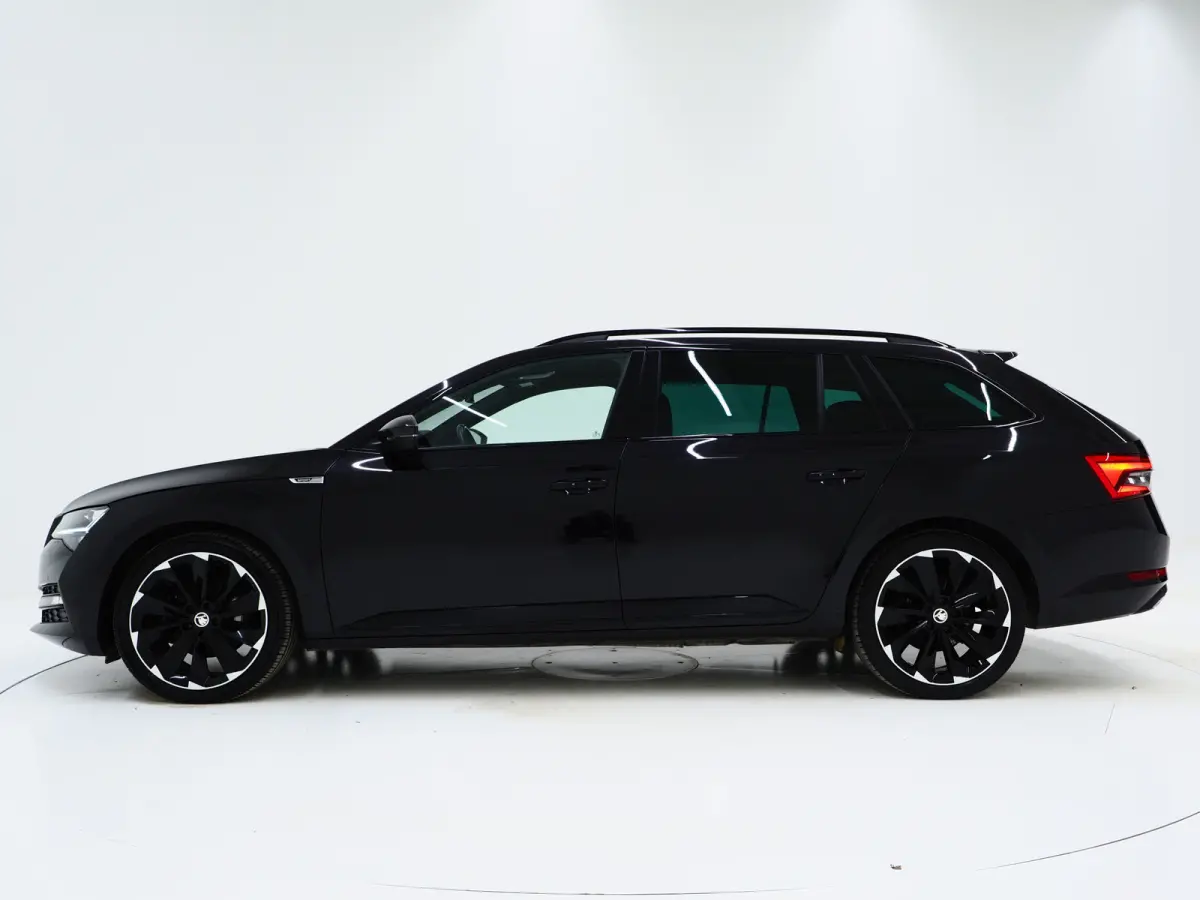 1.4 TSI iV Sportline | Sportstoelen | Adaptive Cruise | Trekhaak | Keyless | Camera | Memory | Sfeerlicht