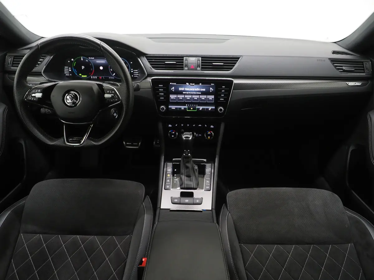1.4 TSI iV Sportline | Sportstoelen | Adaptive Cruise | Trekhaak | Keyless | Camera | Memory | Sfeerlicht