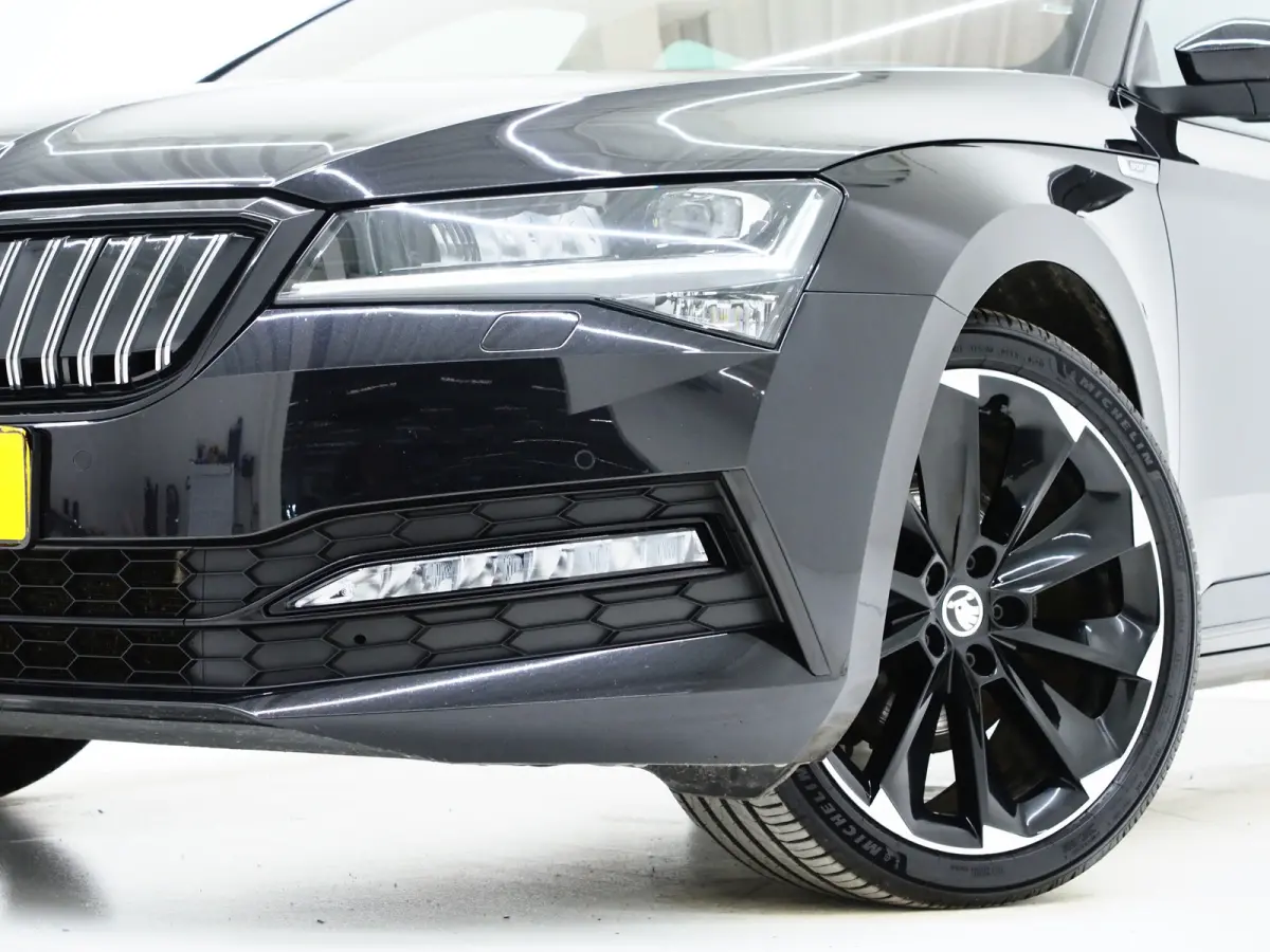 1.4 TSI iV Sportline | Sportstoelen | Adaptive Cruise | Trekhaak | Keyless | Camera | Memory | Sfeerlicht