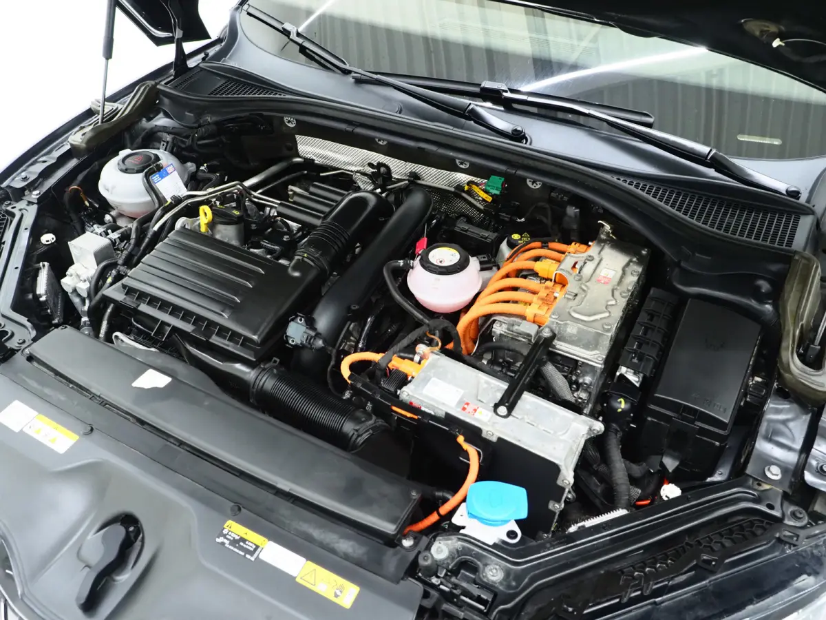 1.4 TSI iV Sportline | Sportstoelen | Adaptive Cruise | Trekhaak | Keyless | Camera | Memory | Sfeerlicht