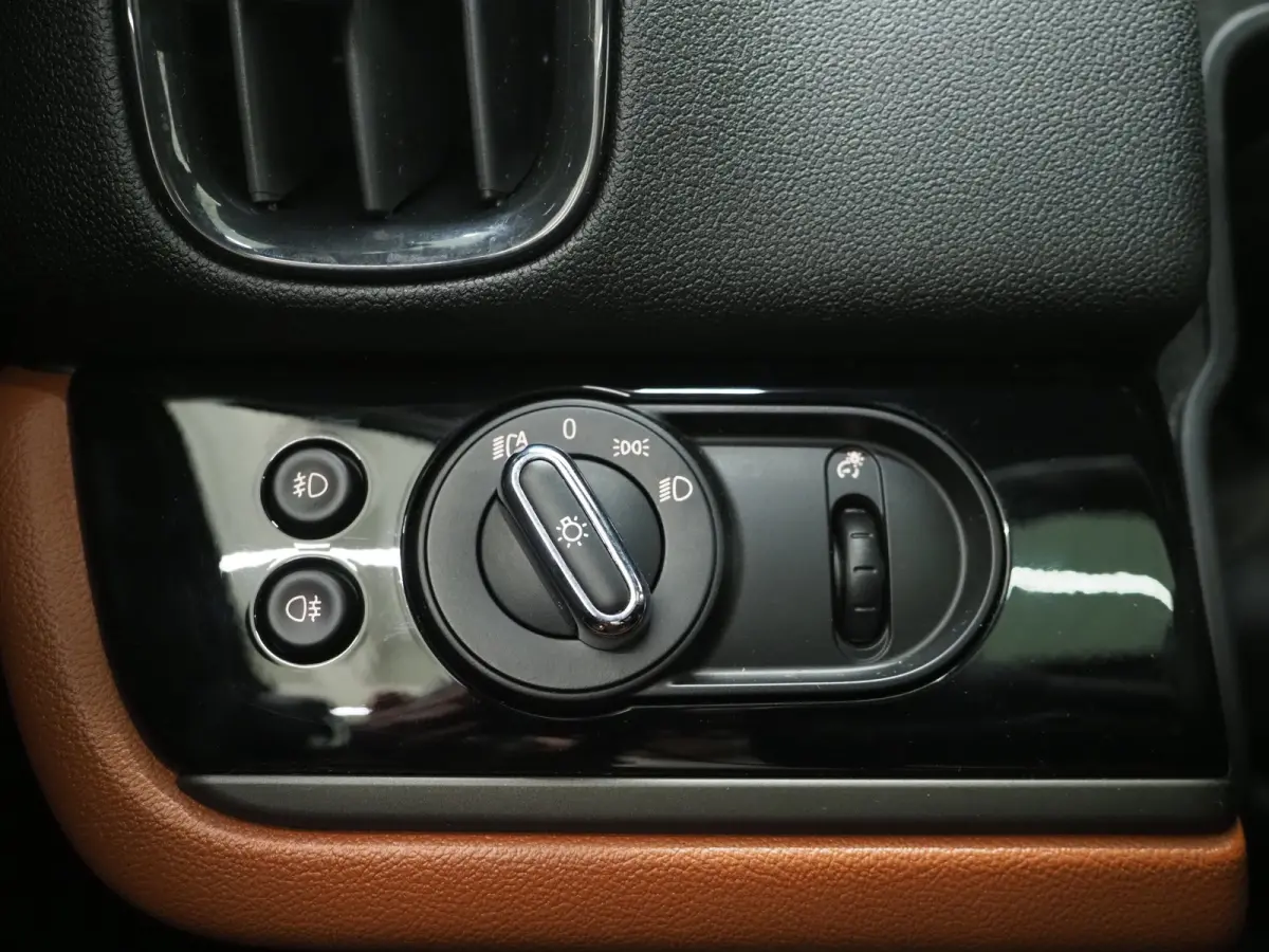 Mini 1.5 Cooper ALL4 Facelift | Panoramadak | Leder | Harman/Kardon | HUD | Keyless | Memory | Camera | Carplay