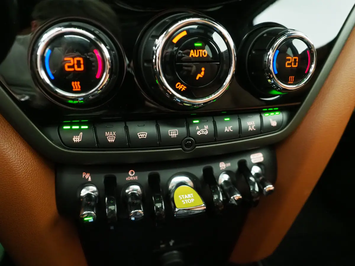 Mini 1.5 Cooper ALL4 Facelift | Panoramadak | Leder | Harman/Kardon | HUD | Keyless | Memory | Camera | Carplay