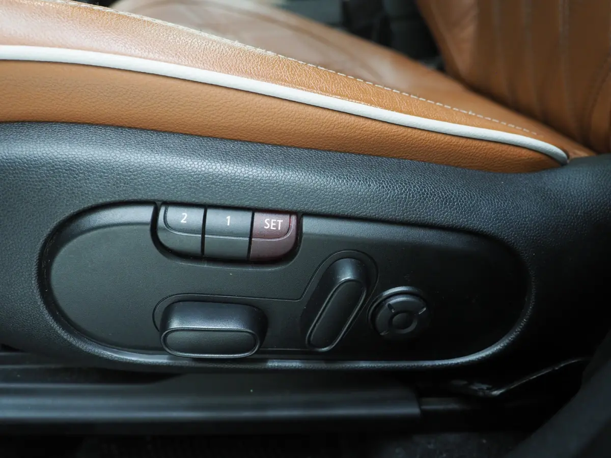 Mini 1.5 Cooper ALL4 Facelift | Panoramadak | Leder | Harman/Kardon | HUD | Keyless | Memory | Camera | Carplay