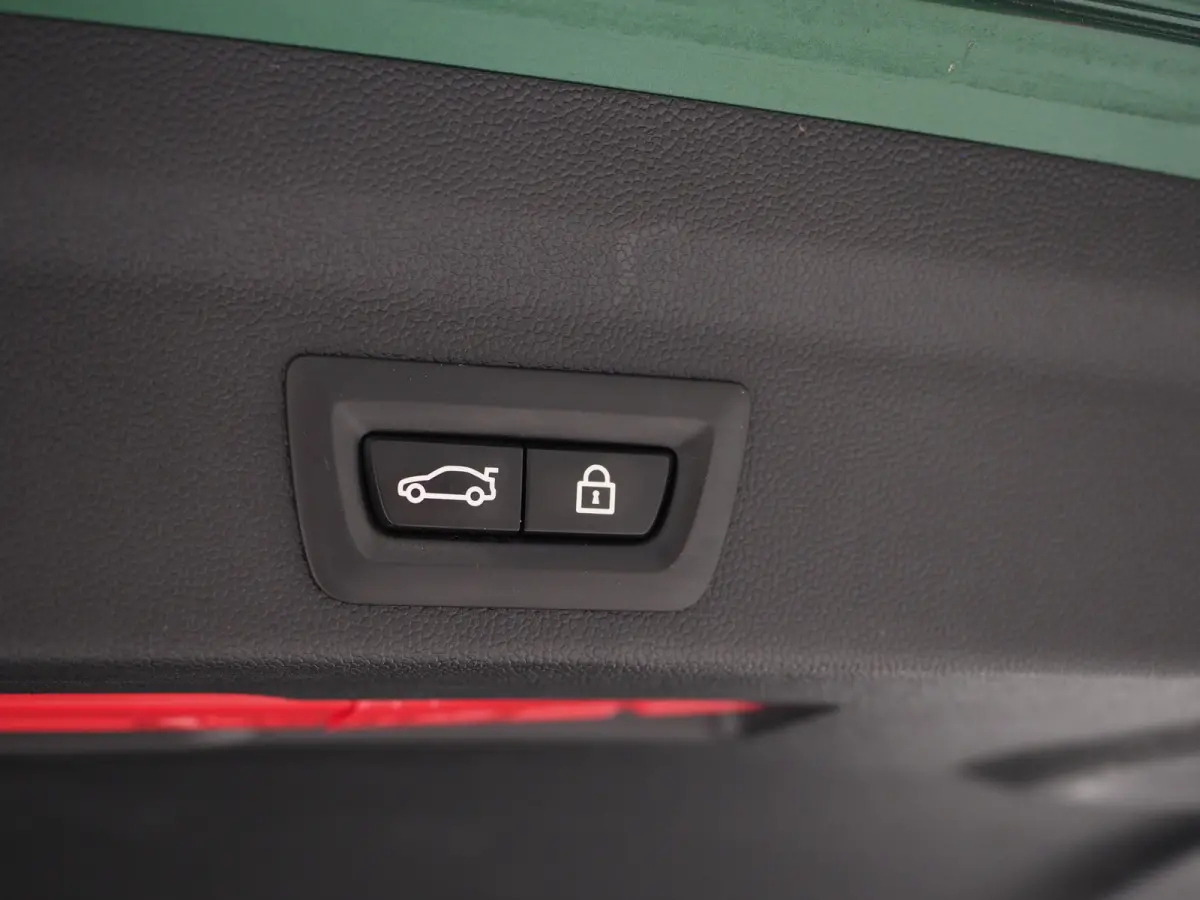 Mini 1.5 Cooper ALL4 Facelift | Panoramadak | Leder | Harman/Kardon | HUD | Keyless | Memory | Camera | Carplay