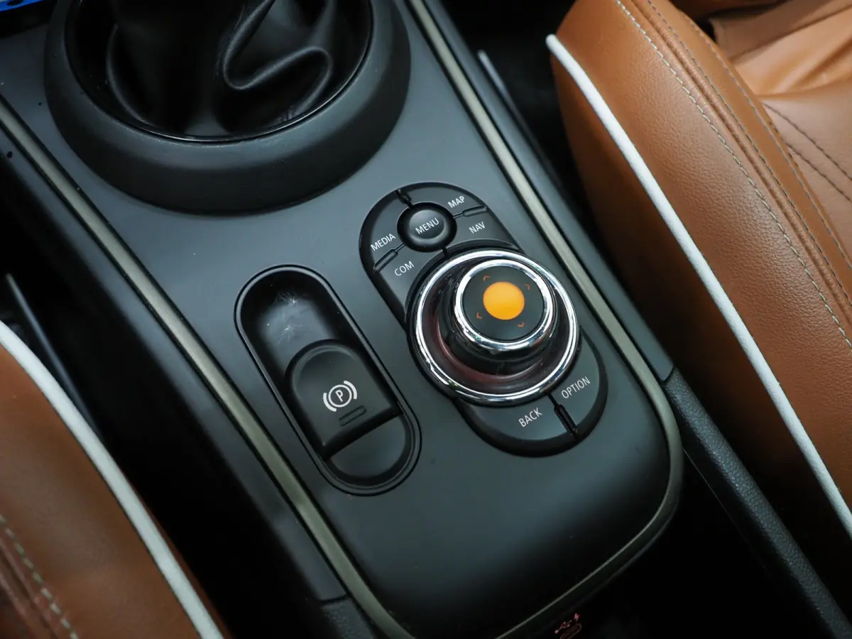 Mini 1.5 Cooper ALL4 Facelift | Panoramadak | Leder | Harman/Kardon | HUD | Keyless | Memory | Camera | Carplay