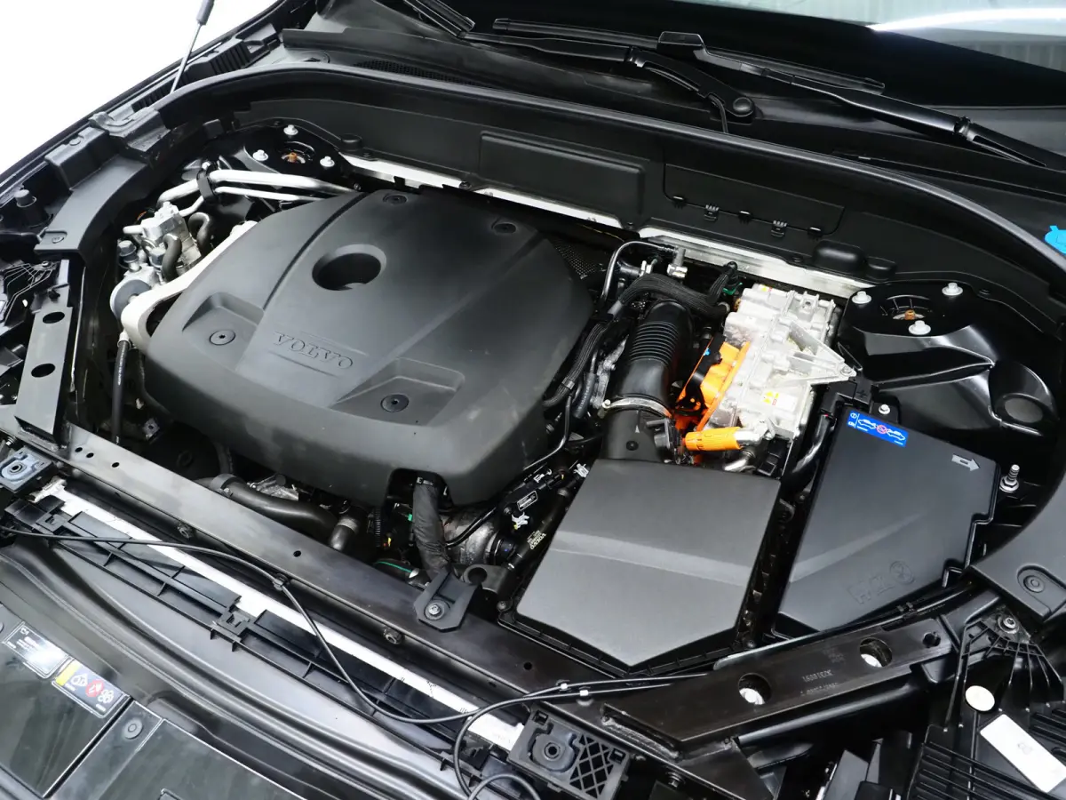2.0 T6 Plug-in Hybrid AWD Plus Dark Long Range | Panoramadak | Leder | Camera | Keyless | Memory | Virtual | DAB | Carplay