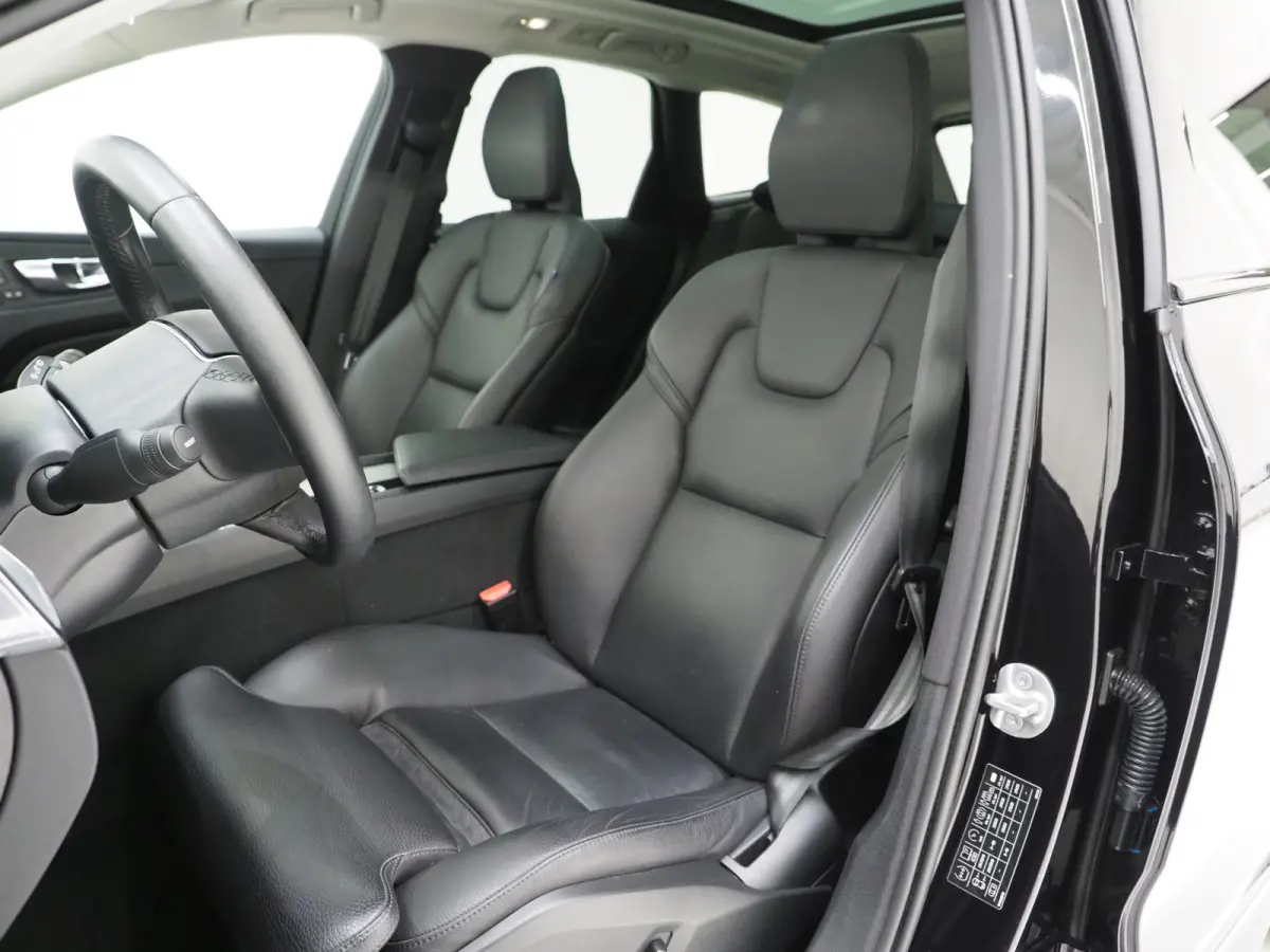 2.0 T6 Plug-in Hybrid AWD Plus Dark Long Range | Panoramadak | Leder | Camera | Keyless | Memory | Virtual | DAB | Carplay