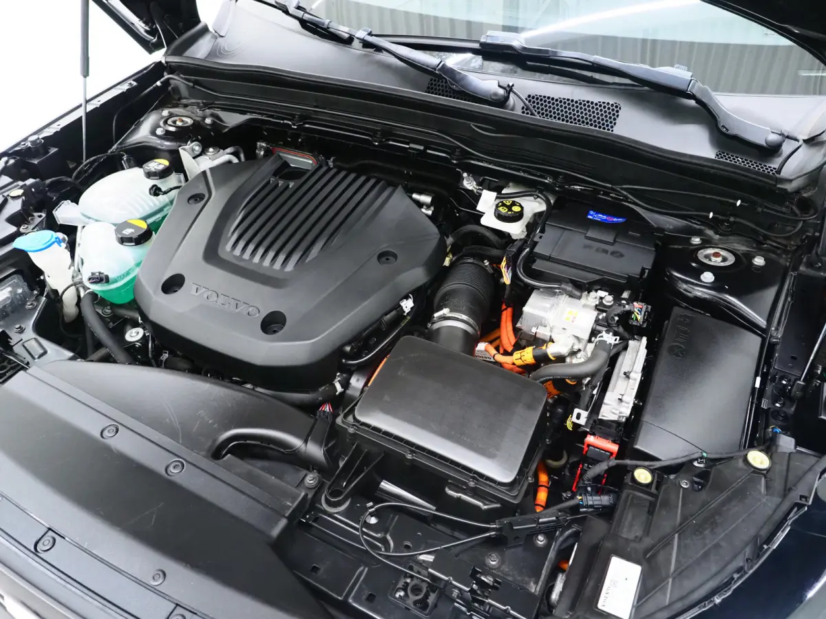 1.5 T5 Plug-in hybrid Ultimate Dark | Panoramadak | Pilot Assist | Harman/Kardon | Leder | Keyless | 360 | BLIS | Carplay