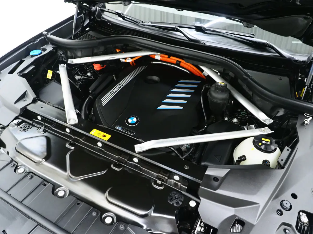 xDrive45e High Executive | Panoramadak | Leder | Trekhaak | Luchtvering | HUD | Camera | Sfeerlicht | Carplay