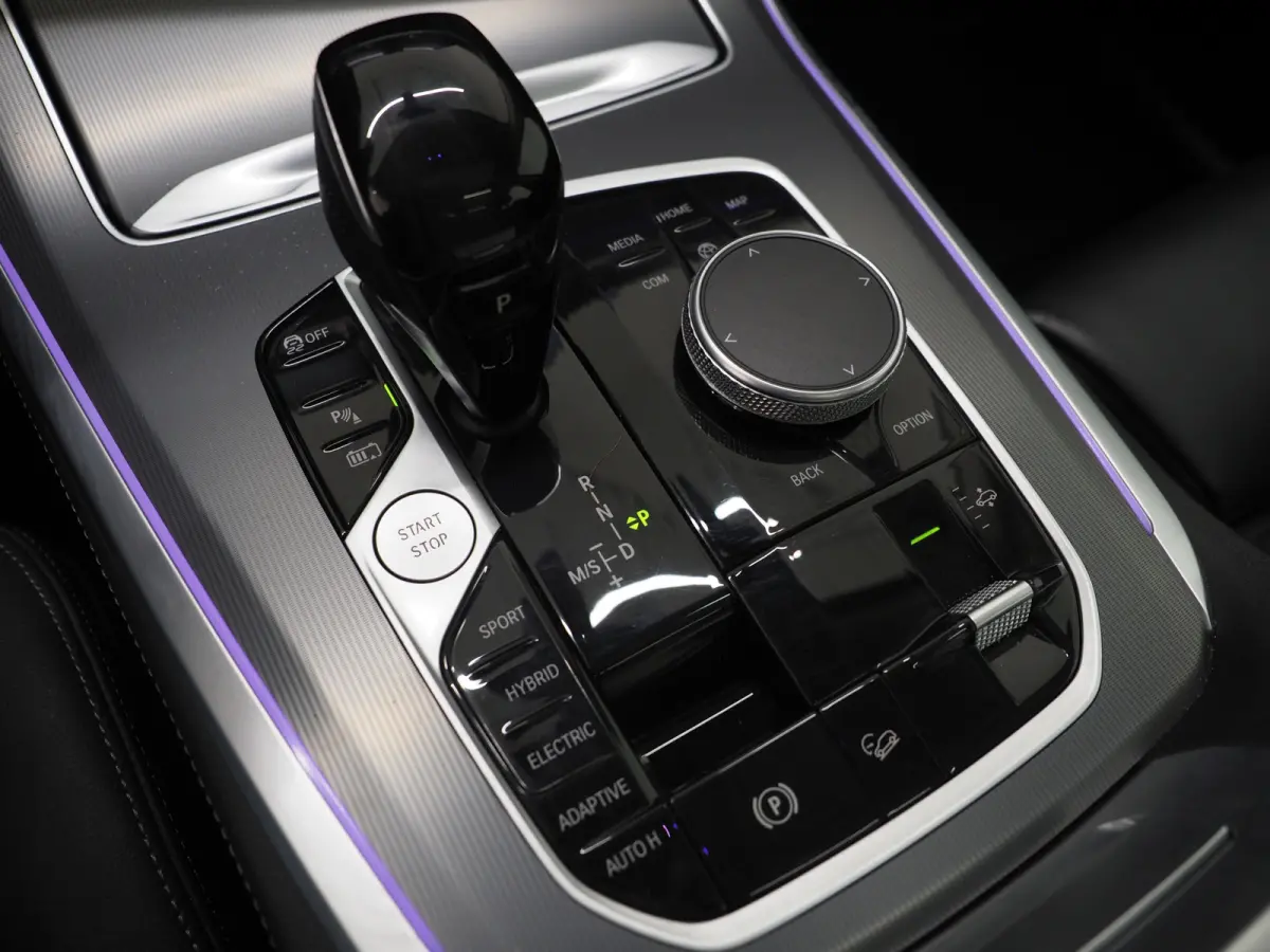 xDrive45e High Executive | Panoramadak | Leder | Trekhaak | Luchtvering | HUD | Camera | Sfeerlicht | Carplay