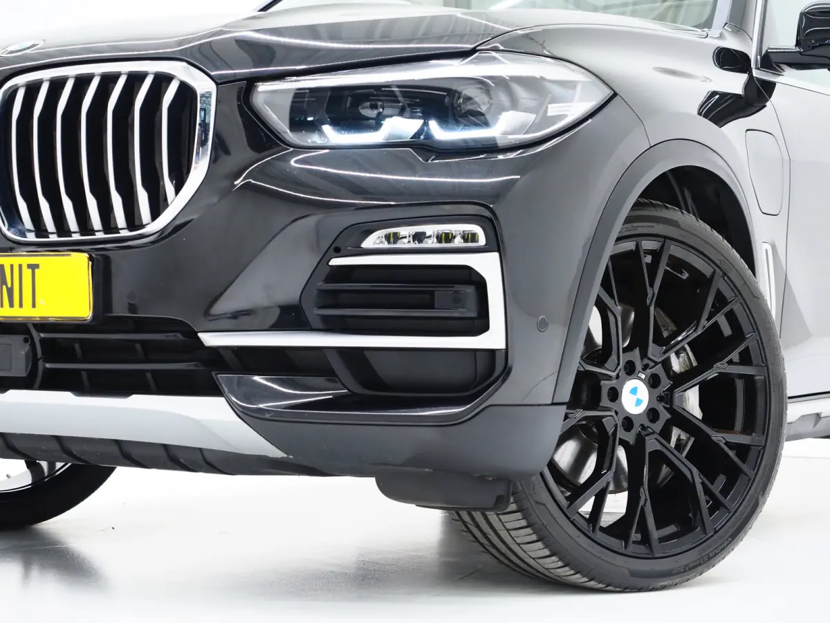 xDrive45e High Executive | Panoramadak | Leder | Trekhaak | Luchtvering | HUD | Camera | Sfeerlicht | Carplay