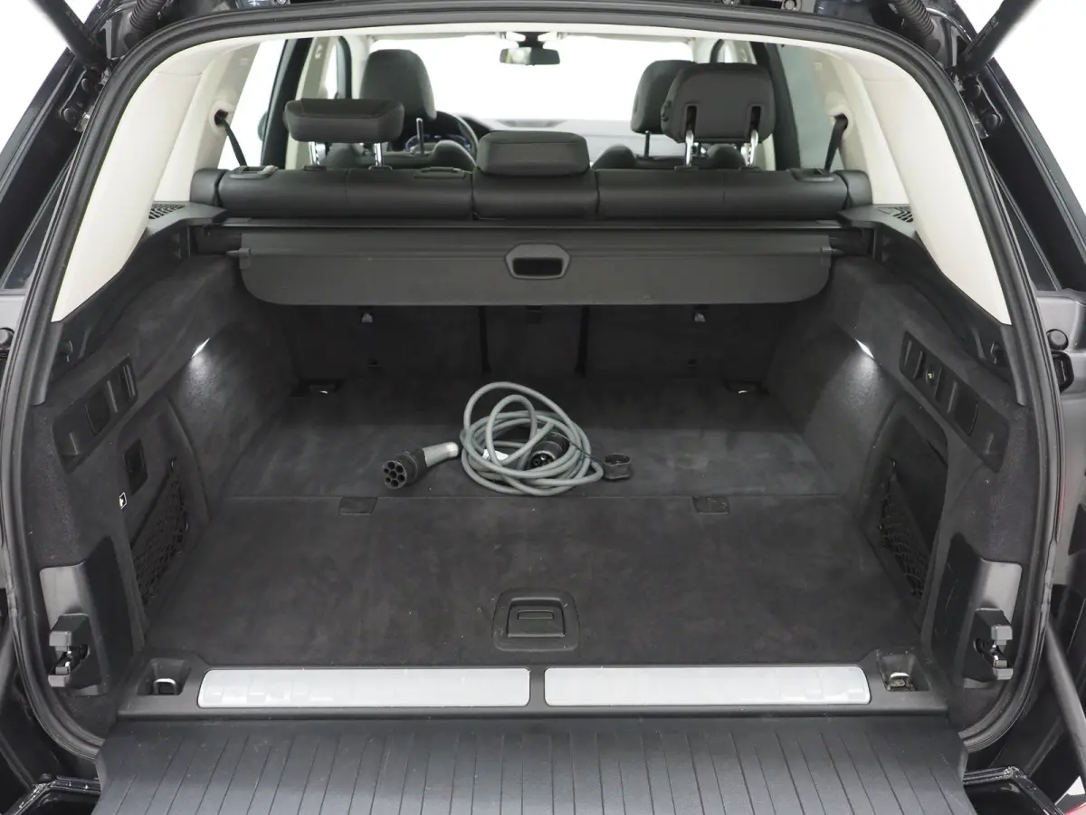 xDrive45e High Executive | Panoramadak | Leder | Trekhaak | Luchtvering | HUD | Camera | Sfeerlicht | Carplay