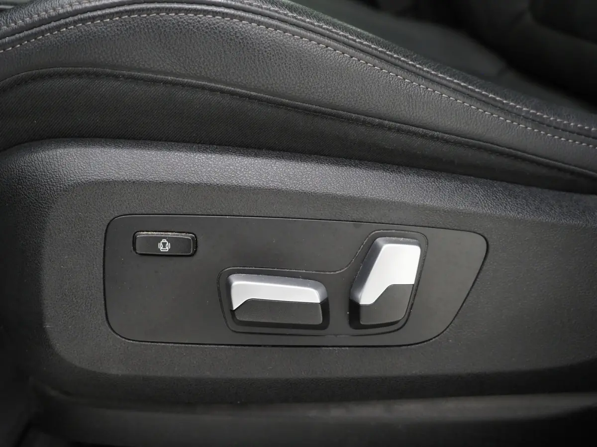 xDrive45e High Executive | Panoramadak | Leder | Trekhaak | Luchtvering | HUD | Camera | Sfeerlicht | Carplay