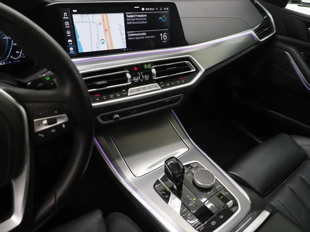 xDrive45e High Executive | Panoramadak | Leder | Trekhaak | Luchtvering | HUD | Camera | Sfeerlicht | Carplay