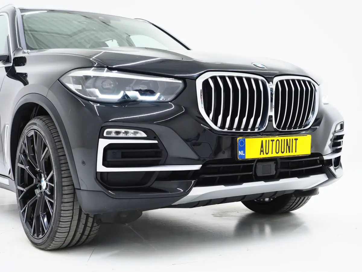 xDrive45e High Executive | Panoramadak | Leder | Trekhaak | Luchtvering | HUD | Camera | Sfeerlicht | Carplay