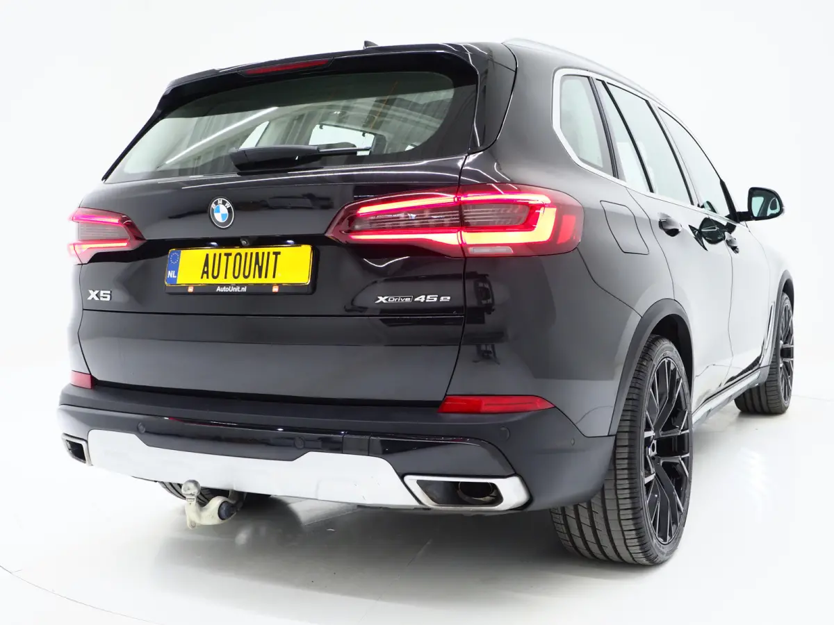 xDrive45e High Executive | Panoramadak | Leder | Trekhaak | Luchtvering | HUD | Camera | Sfeerlicht | Carplay