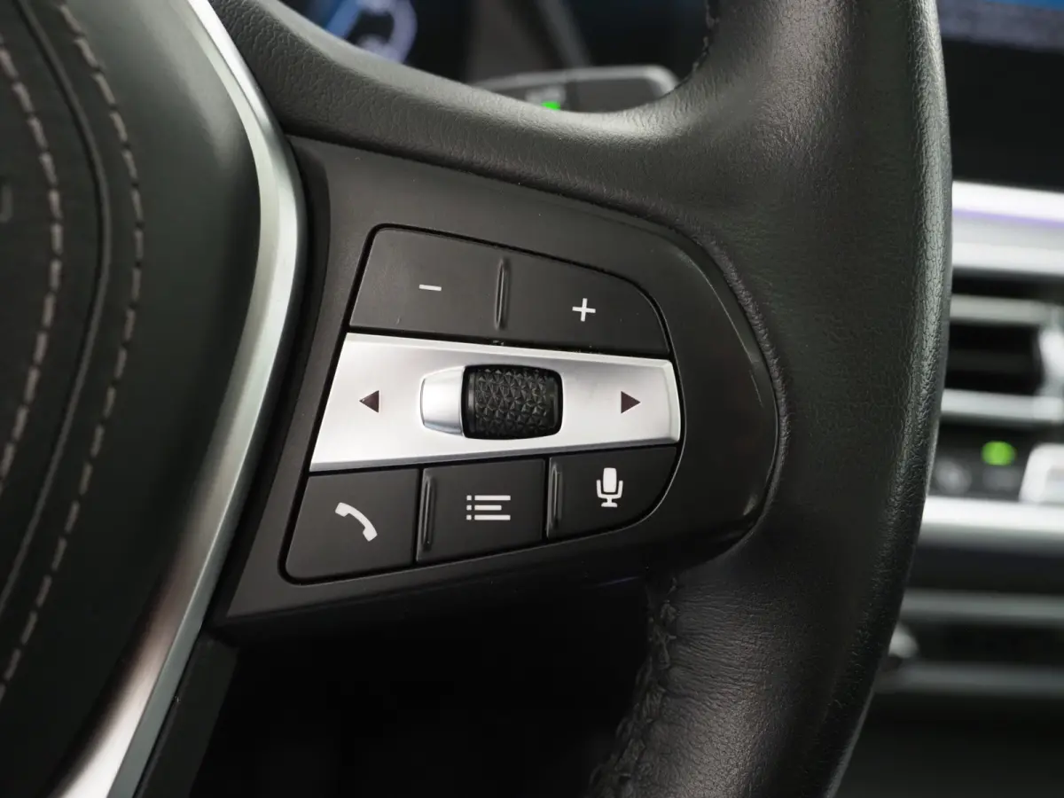 xDrive45e High Executive | Panoramadak | Leder | Trekhaak | Luchtvering | HUD | Camera | Sfeerlicht | Carplay