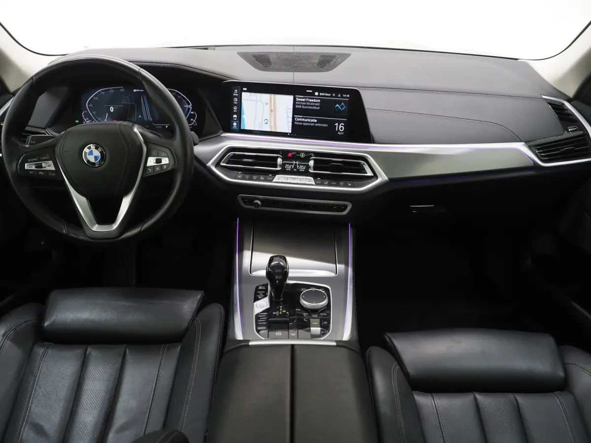 xDrive45e High Executive | Panoramadak | Leder | Trekhaak | Luchtvering | HUD | Camera | Sfeerlicht | Carplay