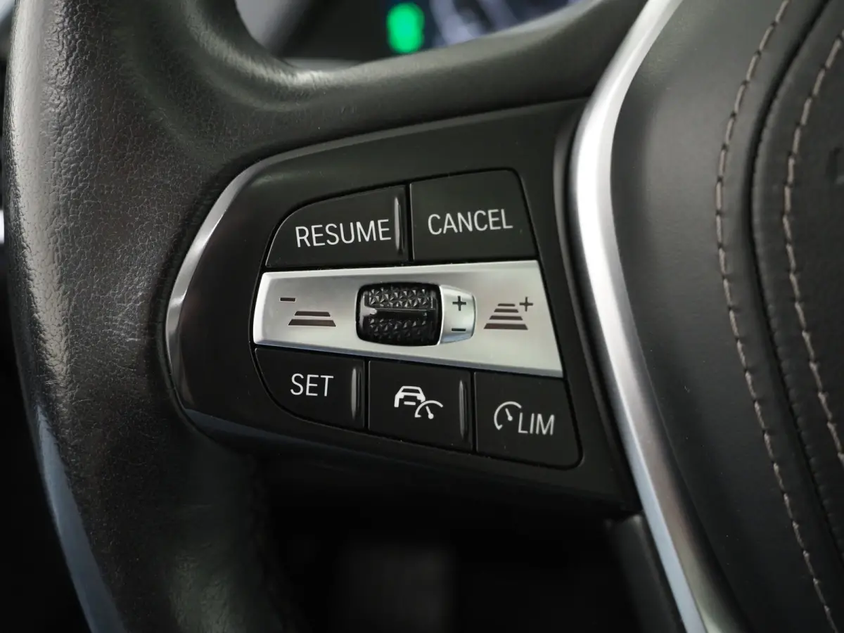 xDrive45e High Executive | Panoramadak | Leder | Trekhaak | Luchtvering | HUD | Camera | Sfeerlicht | Carplay