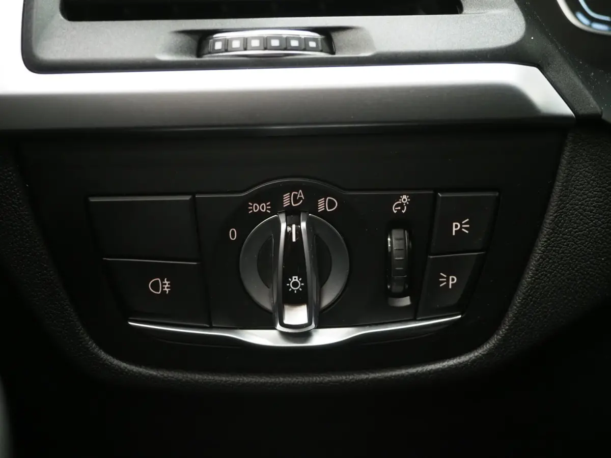 xDrive30e 292PK Facelift | Camera | Sfeerverlichting | Stoelverwarming | Cruise | Virtual | Carplay