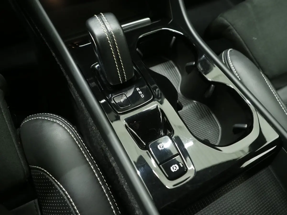 1.5 T5 R-Design Full Black | Camera | Keyless | Virtual | DAB | Climate | Zwarte Hemel | Carplay