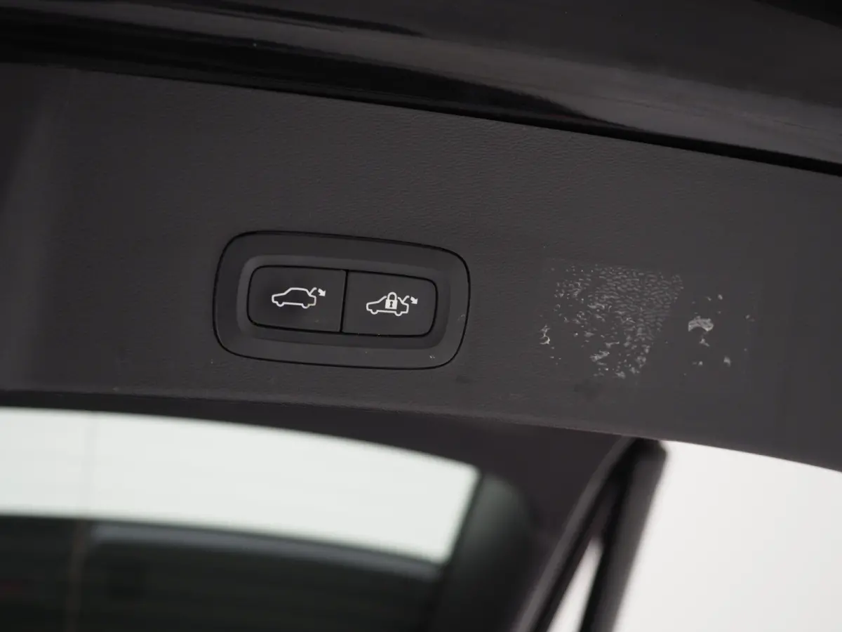 1.5 T5 R-Design Full Black | Camera | Keyless | Virtual | DAB | Climate | Zwarte Hemel | Carplay