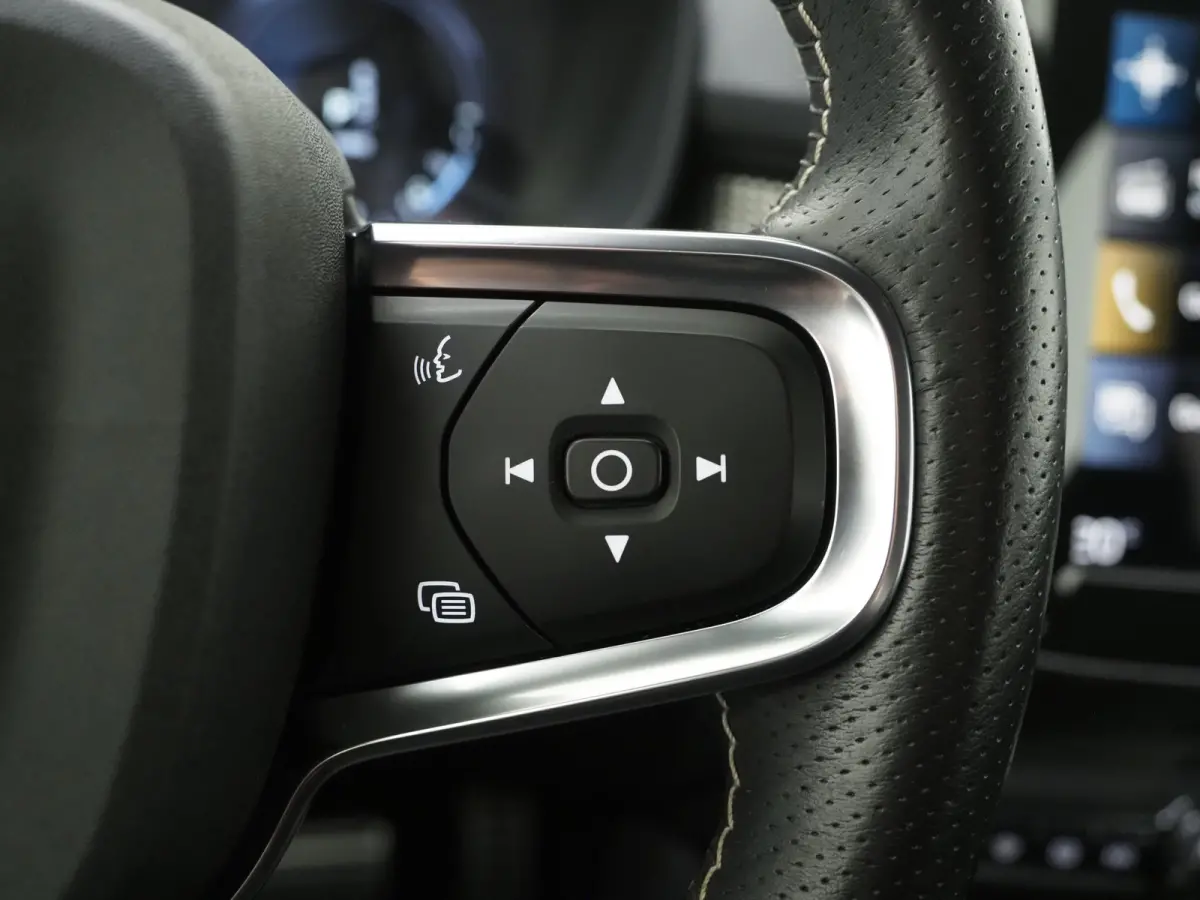 1.5 T5 R-Design Full Black | Camera | Keyless | Virtual | DAB | Climate | Zwarte Hemel | Carplay