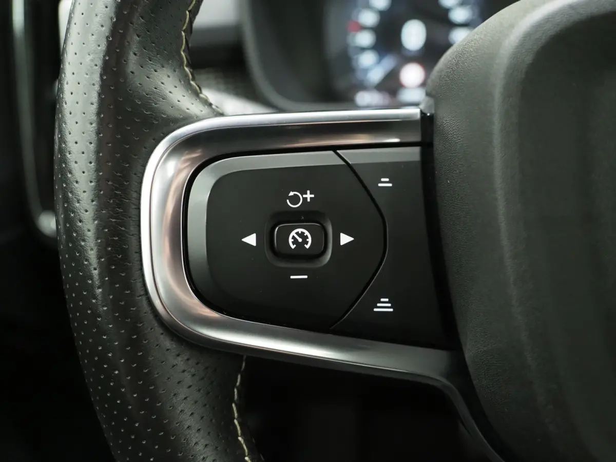 1.5 T5 R-Design Full Black | Camera | Keyless | Virtual | DAB | Climate | Zwarte Hemel | Carplay