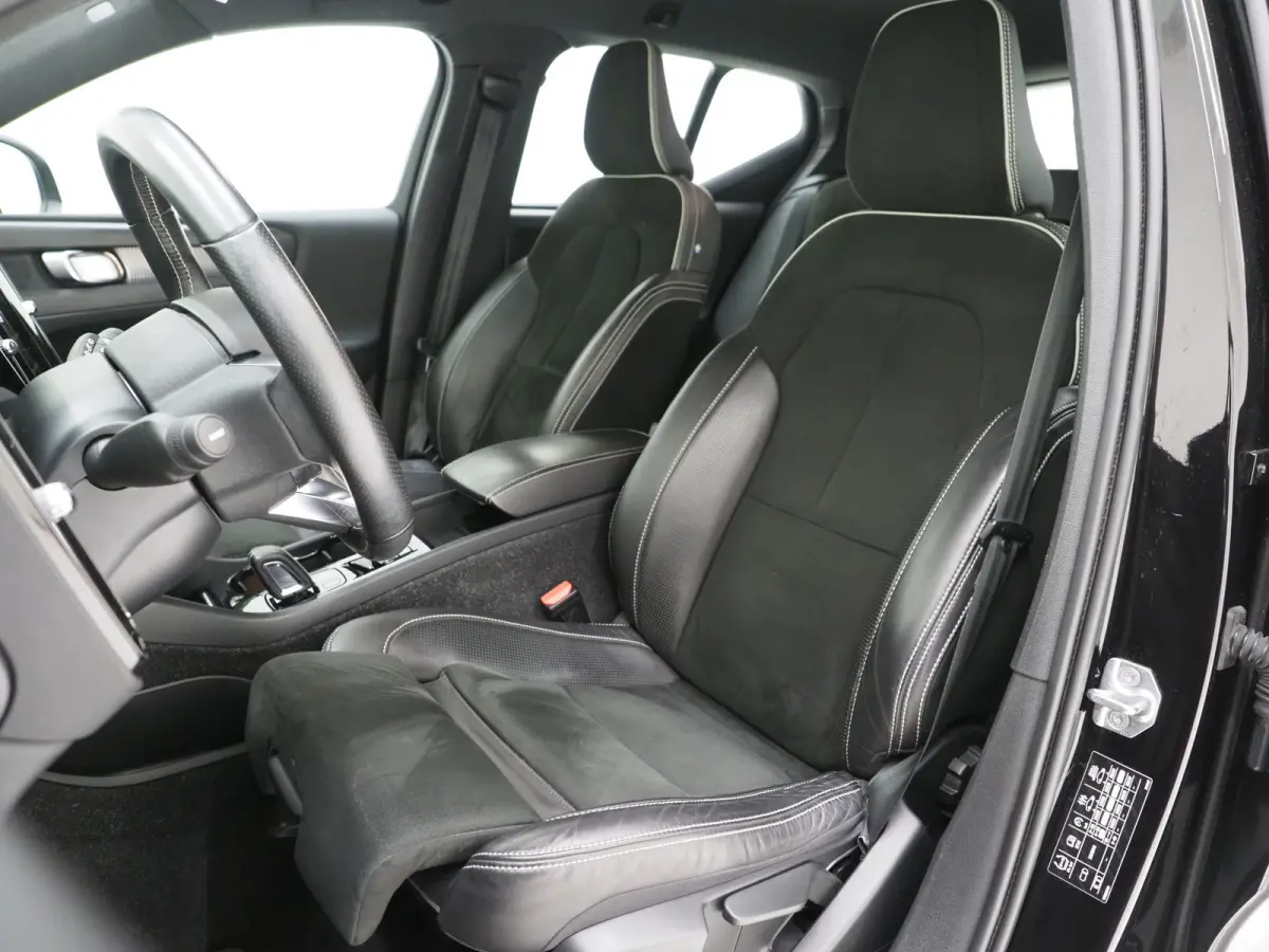 1.5 T5 R-Design Full Black | Camera | Keyless | Virtual | DAB | Climate | Zwarte Hemel | Carplay