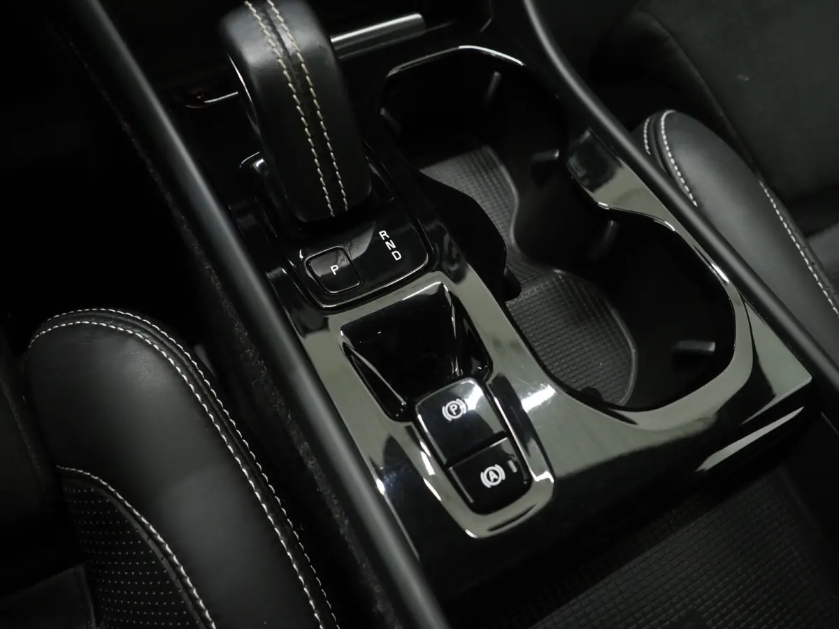 1.5 T5 R-Design Full Black | Camera | Keyless | Virtual | DAB | Climate | Zwarte Hemel | Carplay
