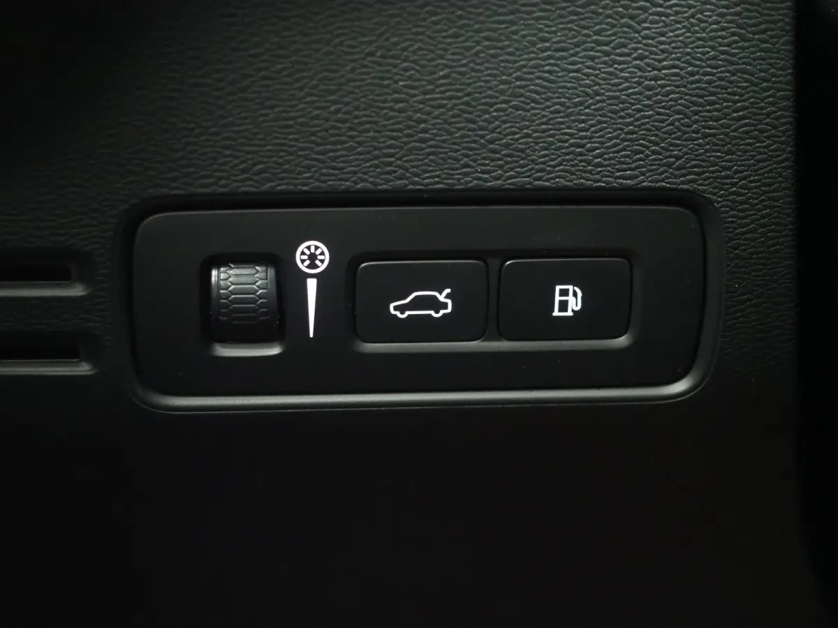 1.5 T5 R-Design Full Black | Camera | Keyless | Virtual | DAB | Climate | Zwarte Hemel | Carplay