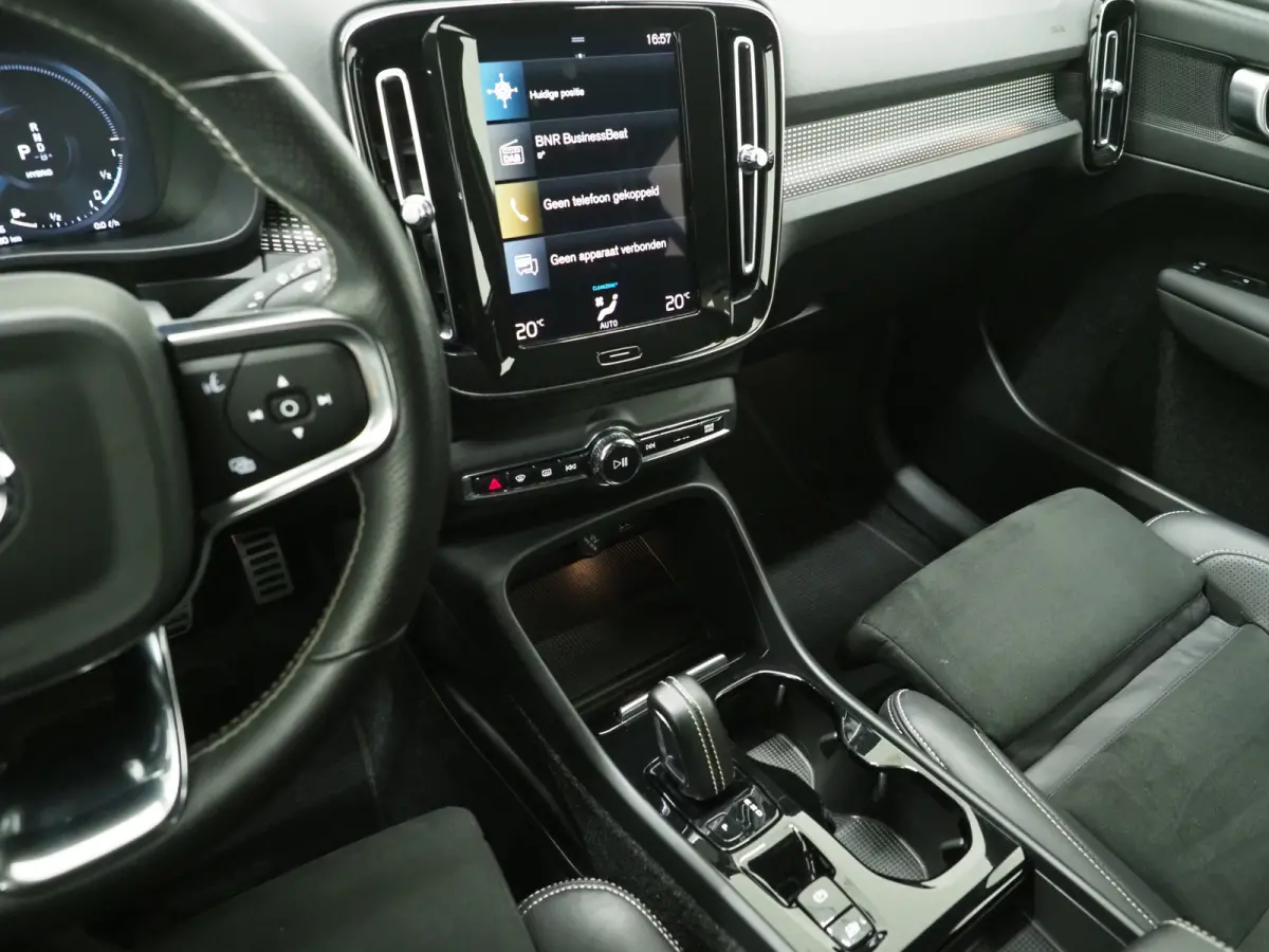 1.5 T5 R-Design Full Black | Camera | Keyless | Virtual | DAB | Climate | Zwarte Hemel | Carplay