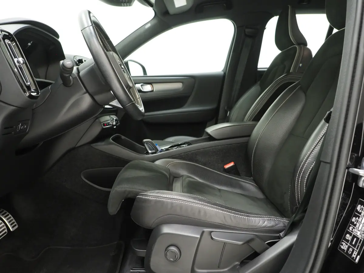 1.5 T5 R-Design Full Black | Camera | Keyless | Virtual | DAB | Climate | Zwarte Hemel | Carplay