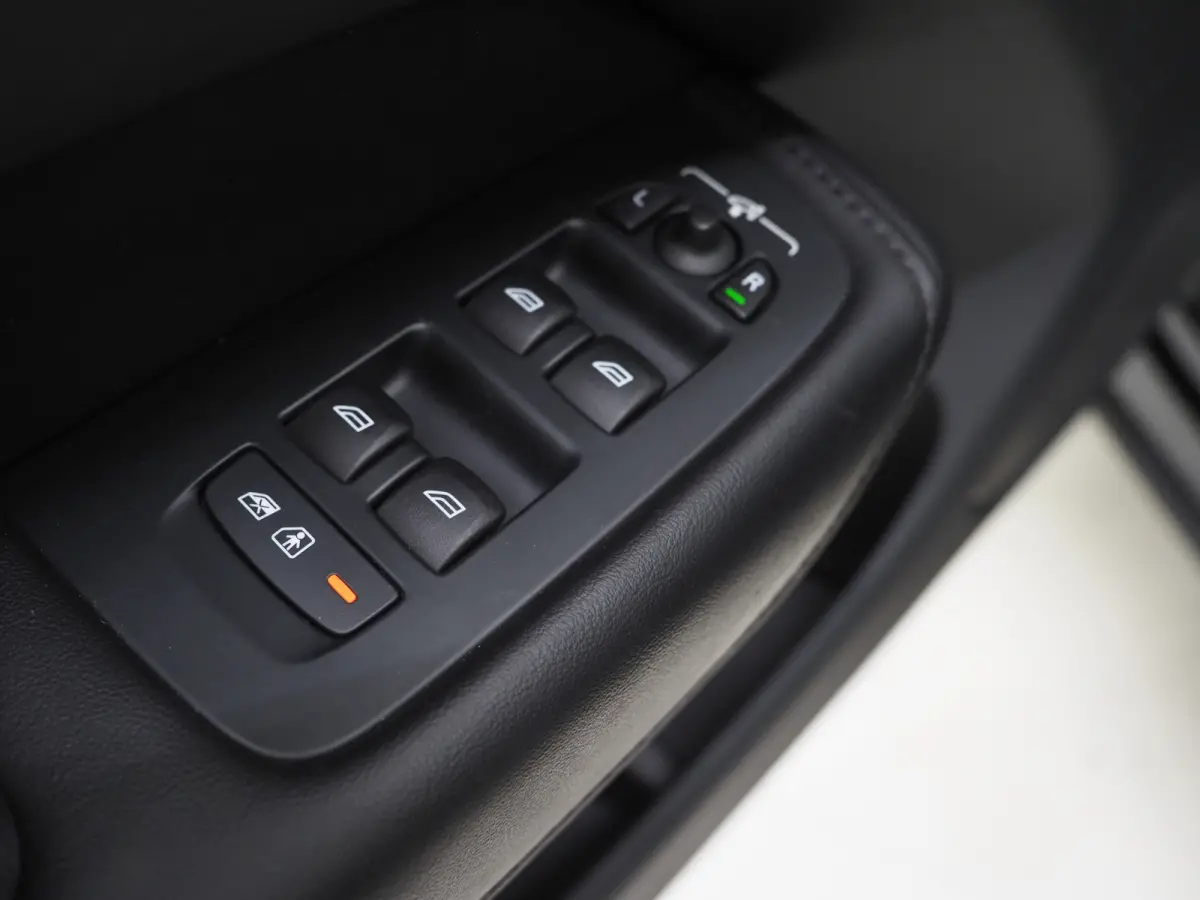 2.0 T6 Plug-in hybrid AWD Plus Dark Long Range | Panoramadak | Keyless | Camera | Leder | Memory | Climate | LED | Carplay