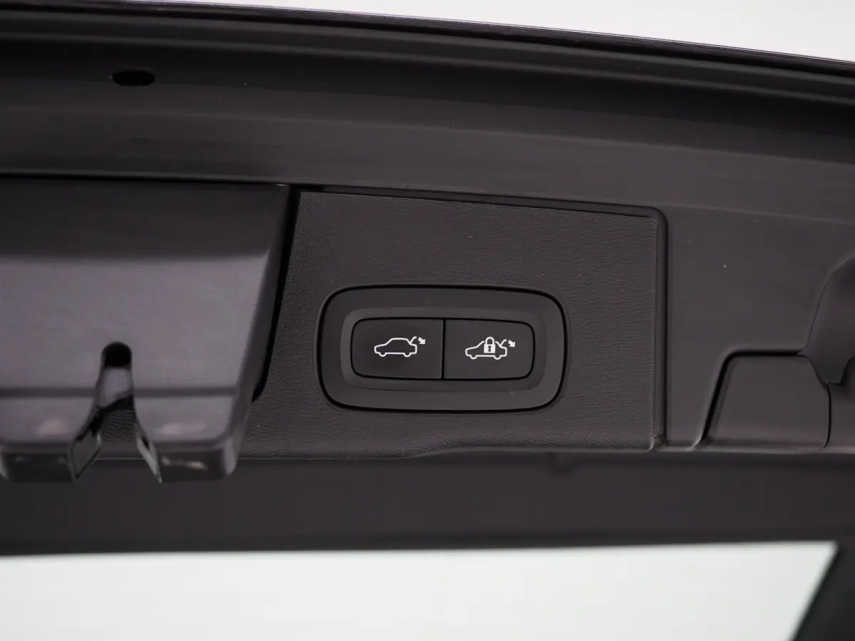 2.0 T6 Plug-in hybrid AWD Plus Dark Long Range | Panoramadak | Keyless | Camera | Leder | Memory | Climate | LED | Carplay