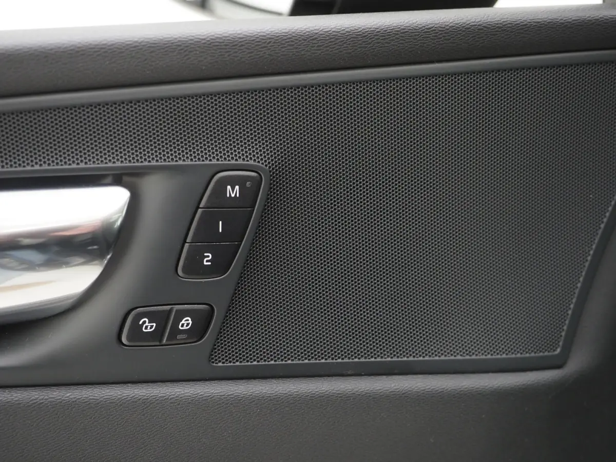 2.0 T6 Plug-in hybrid AWD Plus Dark Long Range | Panoramadak | Keyless | Camera | Leder | Memory | Climate | LED | Carplay