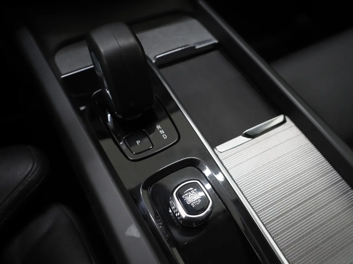 2.0 T6 Plug-in hybrid AWD Plus Dark Long Range | Panoramadak | Keyless | Camera | Leder | Memory | Climate | LED | Carplay