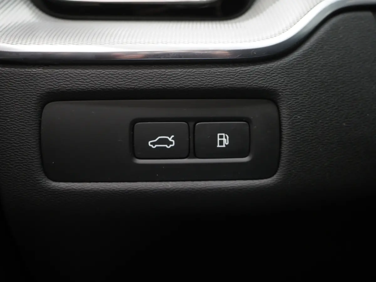 2.0 T6 Plug-in hybrid AWD Plus Dark Long Range | Panoramadak | Keyless | Camera | Leder | Memory | Climate | LED | Carplay