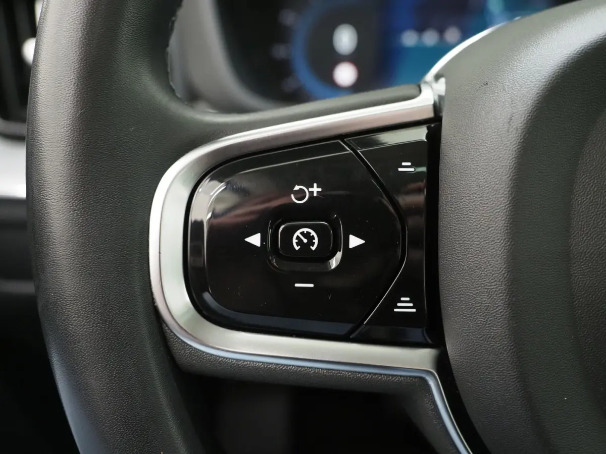 2.0 T6 Plug-in hybrid AWD Plus Dark Long Range | Panoramadak | Keyless | Camera | Leder | Memory | Climate | LED | Carplay