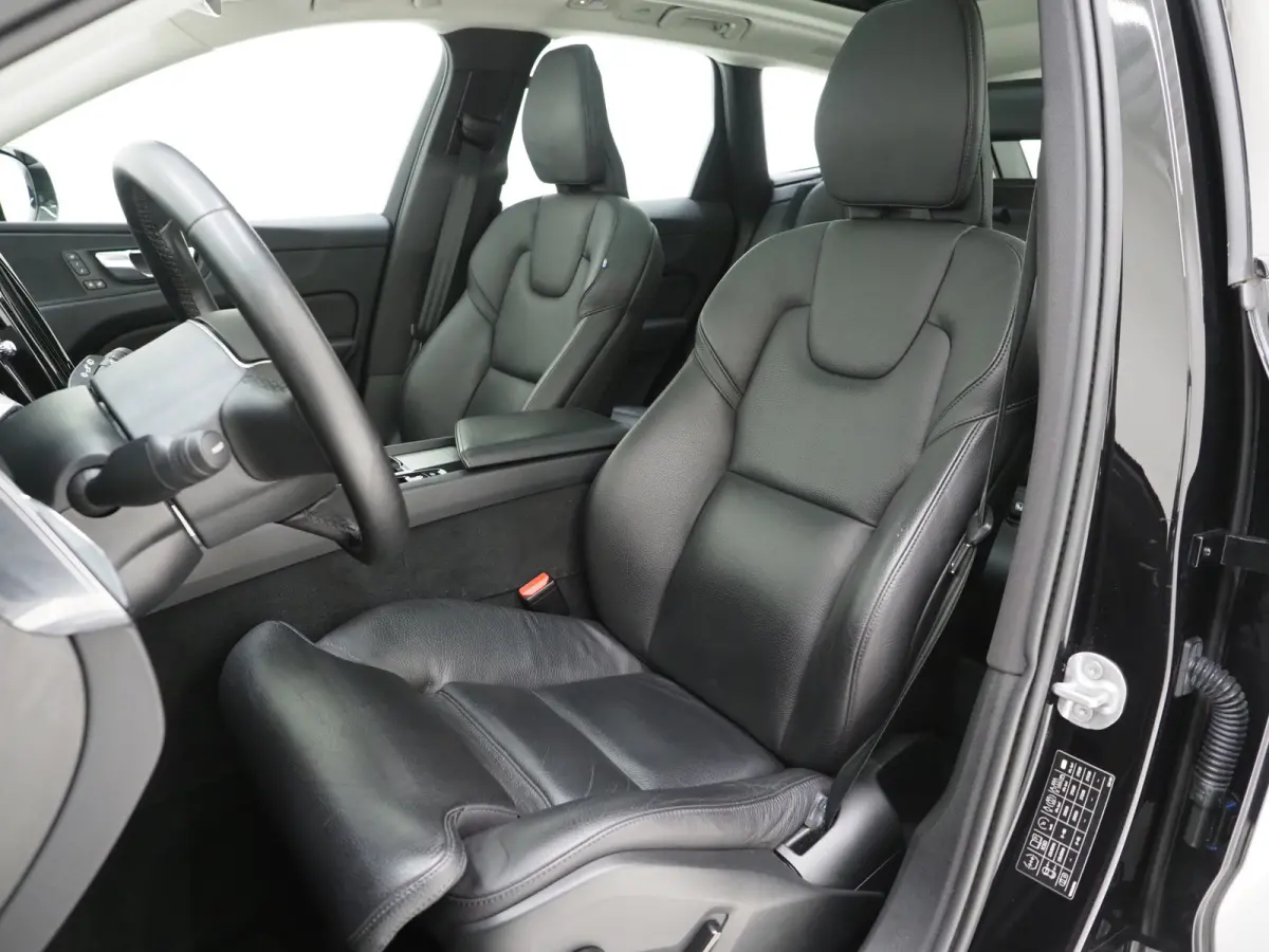 2.0 T6 Plug-in hybrid AWD Plus Dark Long Range | Panoramadak | Keyless | Camera | Leder | Memory | Climate | LED | Carplay