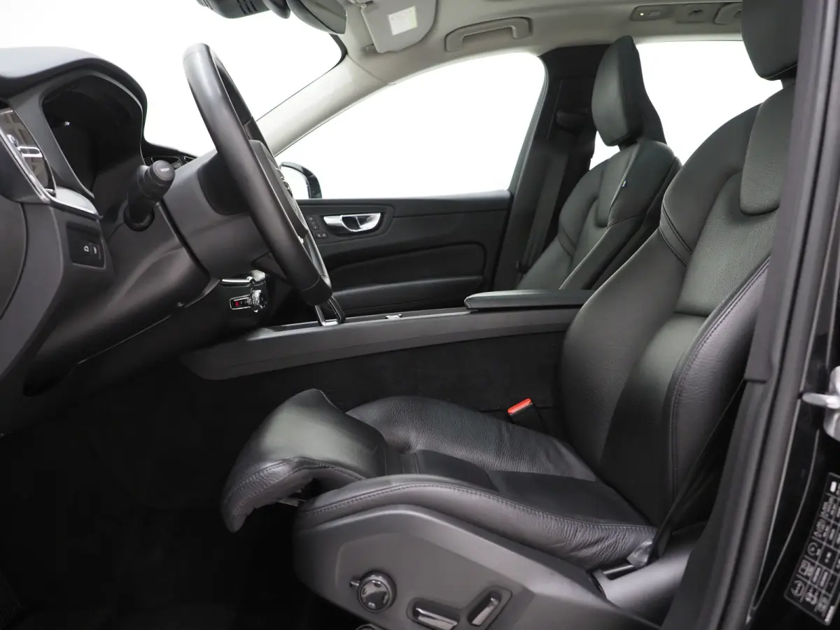 2.0 T6 Plug-in hybrid AWD Plus Dark Long Range | Panoramadak | Keyless | Camera | Leder | Memory | Climate | LED | Carplay